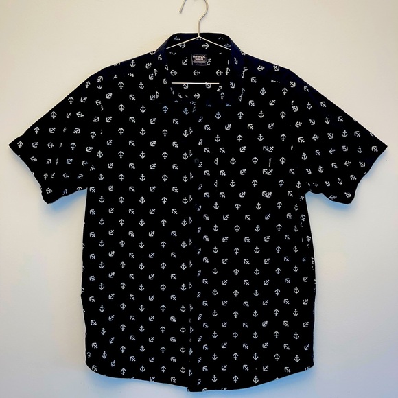 Hurley short sleeve casual “anchor” shirt. Size medium. - Picture 1 of 4